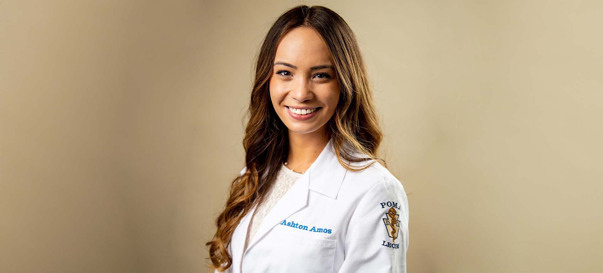 Washington State Community College (WSCC) alumna Ashton Amos ’16 is in pursuit of her dream to become a doctor. A full year ahead of other peers her age, she is already in her second year of medical school at Lake Erie College of Osteopathic Medicine (LECOM), where she recently earned a very prestigious accolade as LECOM’s 2022 Student Doctor of the Year. She attributes College Credit Plus (CCP) with helping to fast-track her education and get to where she is today.