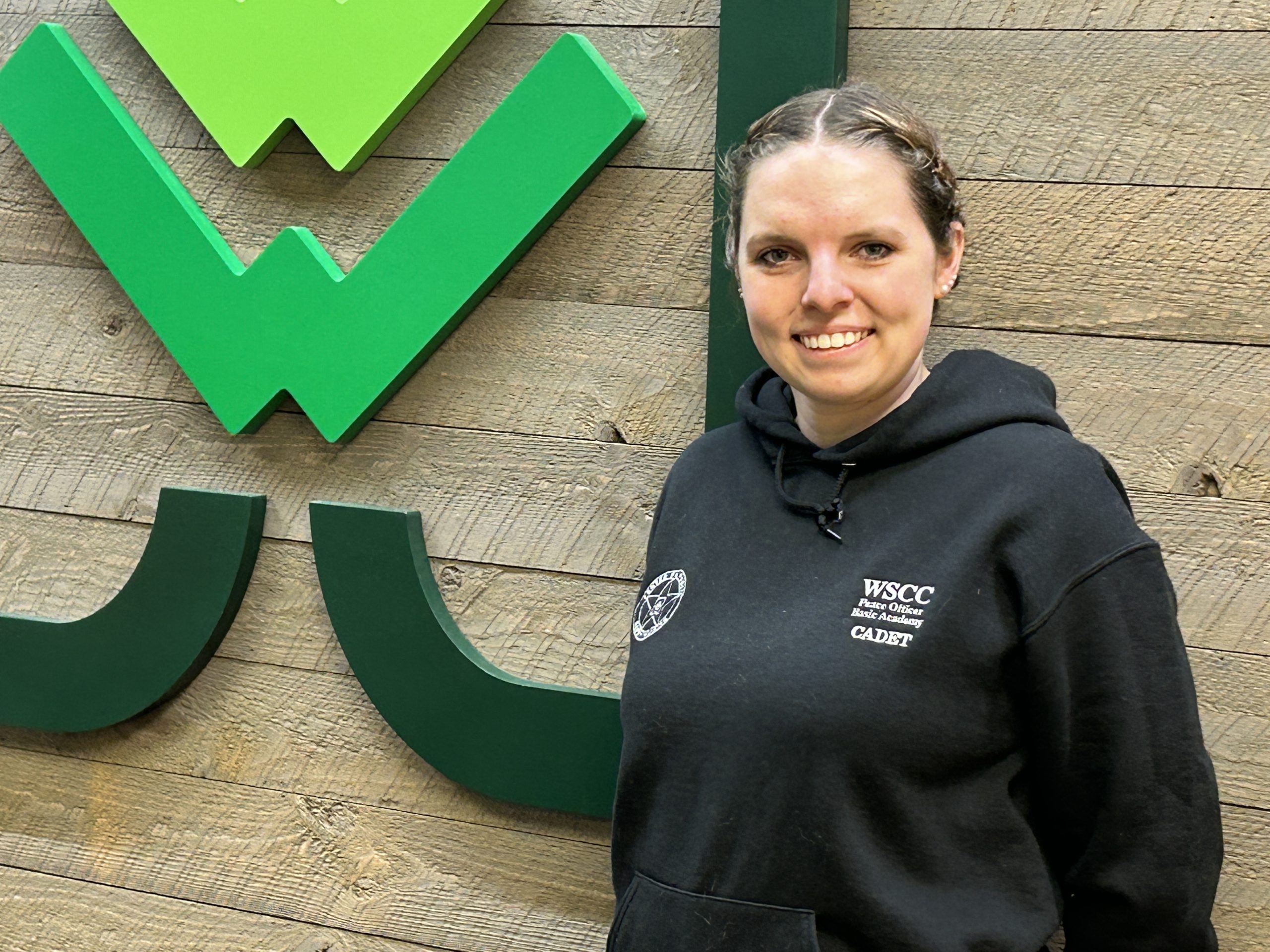 Washington State Community College Student of the Month, Che’ Venoy is flexing academically as she simultaneously pursues a second associate degree and bachelor’s degree. Greater still, she’s doing it all while working long hours at the Washington County Sheriff’s Department.