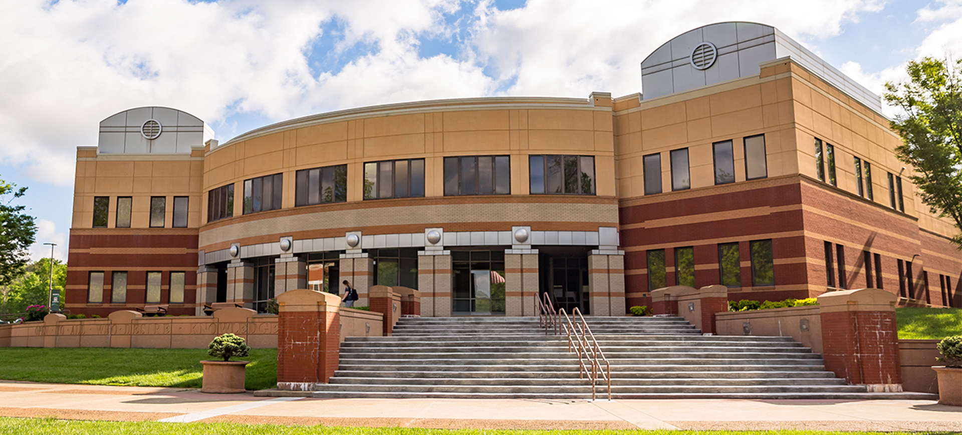 WSCC awards scholarships